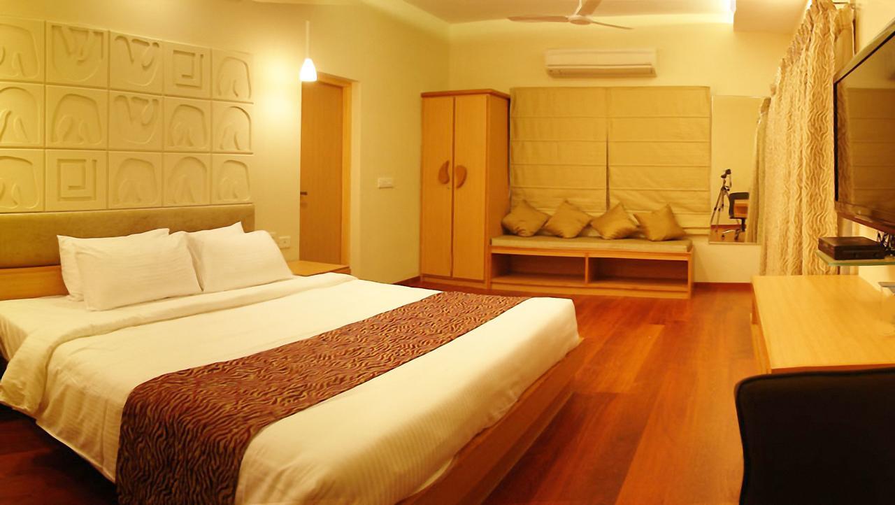 Classic Luxury Service Apartments Visakhapatnam Buitenkant foto
